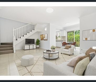 Modern, Spacious & Fully Refreshed Townhouse in Prime Location - Photo 1