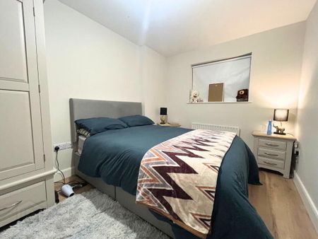 301 College Court Central, Belfast, BT1 6BF - Photo 2