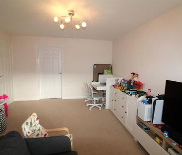 3 bedroom semi-detached house to rent - Photo 6
