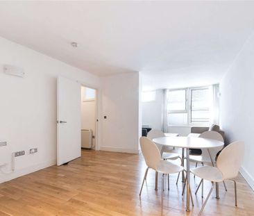 Located moments from St Katharine's Dock, historic Wapping and the City. A well presented 1 bedroom apartment available to the market. - Photo 2