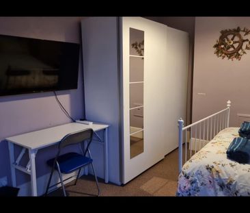 Room in a Shared House, Colchester Road, E10 - Photo 6