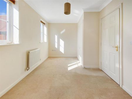 4 bedroom semi-detached house to rent - Photo 5