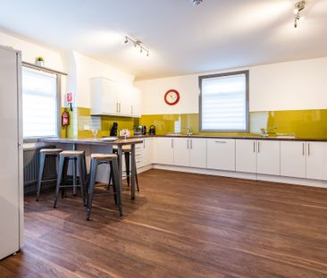 11 Bed Professional HMO, 5 Ensuite Rooms & 3 Communal bathrooms Room 2 - Photo 2