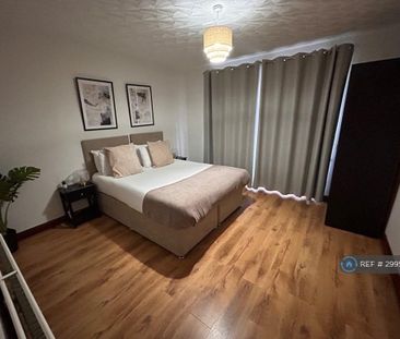 4 bedroom detached house to rent - Photo 2