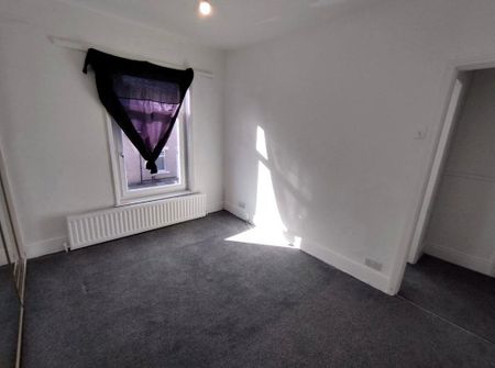 4 bedroom terraced house to rent - Photo 4