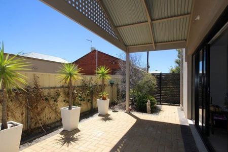 1A Penzance Street, Glenelg. - Photo 3