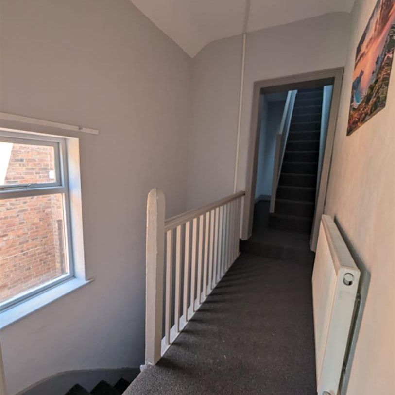 1 Beds - Property - - Photo 1