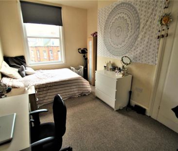 5 bedroom terraced house to rent - Photo 3