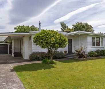 Garden Oasis + Warm 3BR Home - Photo 2