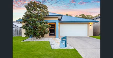 Stunning Family Home with Pool in Sought-After Capestone Estate - Photo 2