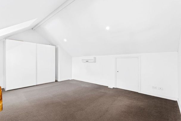 Bright and Spacious Townhouse with Private Courtyard & Double Garage - Photo 1