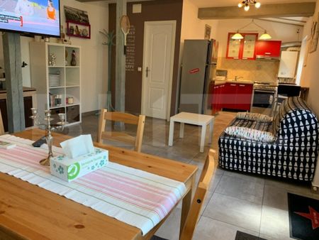Casa spatioasa la pret de apartament, 76 mp, curte, zona Cen - Fotografie 2