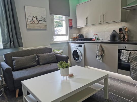 1 bedroom in a house share to rent - Photo 1