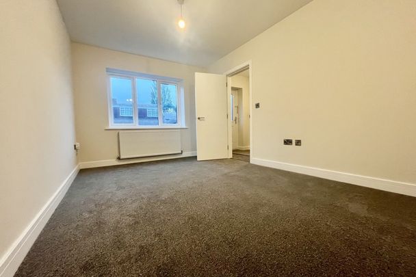 Sackville Street - Photo 1