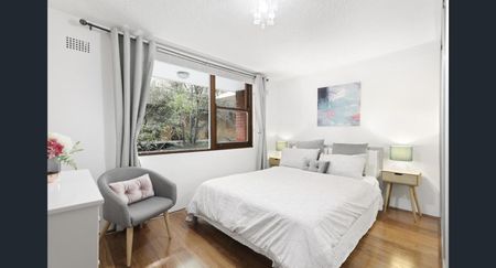 COZY TWO BEDROOM APARTMENT IN GREENWICH FOR LEASE! LOCATION IS THE KEY! - Photo 3