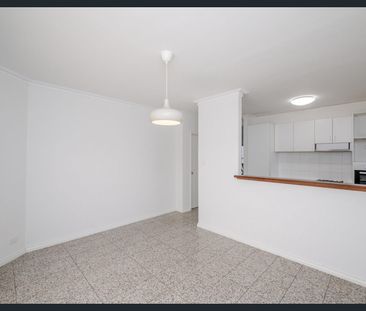 Impeccably maintained home in ideal location! - Photo 1