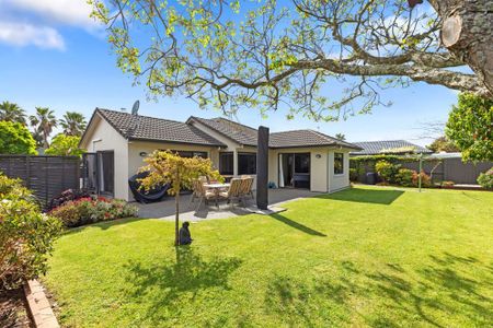 Stunning 4-Bedroom Family Home in Papamoa - Photo 4