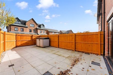 Helmfield, Westhoughton, Bolton - Photo 2