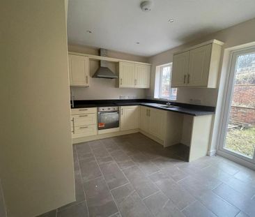 3 bedroom semi-detached house to rent - Photo 3