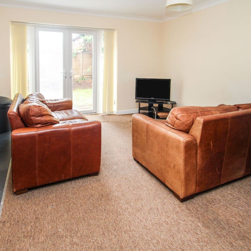 Richards Close, Bournemouth, BH10 - Photo 1