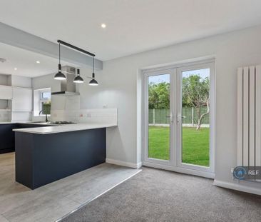 3 bedroom semi-detached house to rent - Photo 5