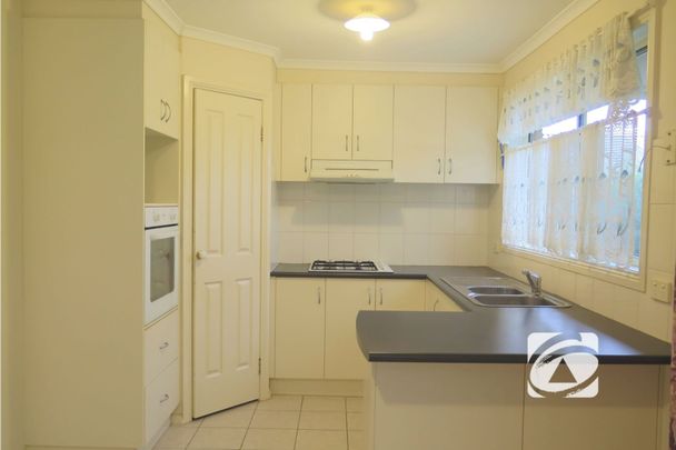COSY THREE BEDROOM HOME! - Photo 1