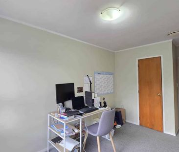 3-Bed Home with Private Garden & Garage - Photo 3