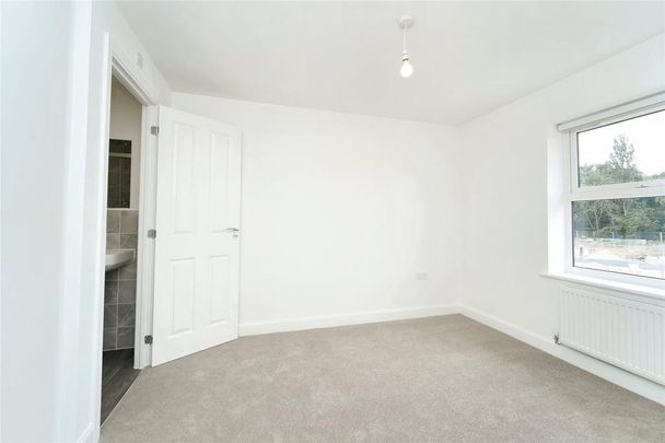 4 bedroom detached house to rent - Photo 1