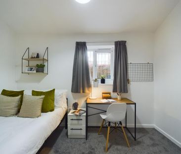 1 bedroom in a house share to rent - Photo 2