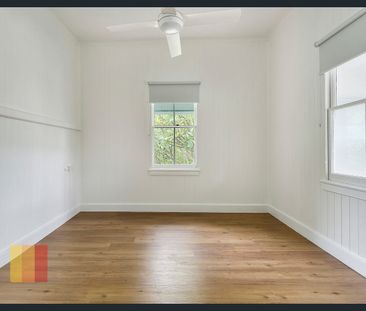 REFURBISHED 4 BEDROOM HOUSE IN NEWMARKET ! - Photo 2