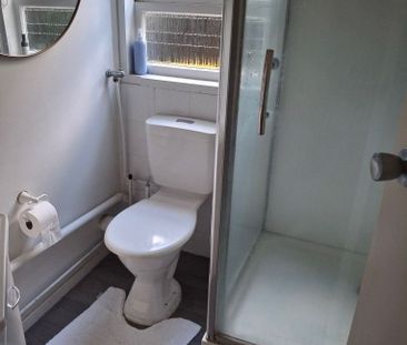 Private and sunny one bedroom unit - Photo 6