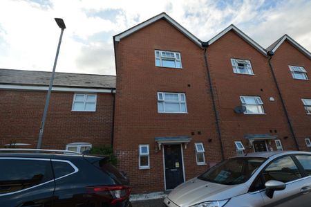 1 bedroom in a house share to rent - Photo 2