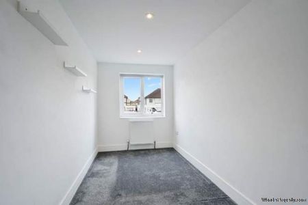 3 bedroom property to rent in Epsom - Photo 3