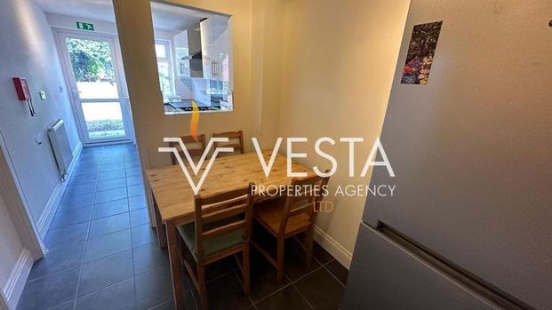 4 bedroom terraced house to rent - Photo 1