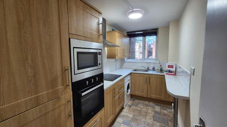 2 bedroom flat to rent - Photo 4