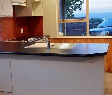 Warm Sunny 2 bedroom flat Karori - Photo 4