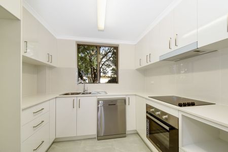 Spacious 2 Bedroom Apartment In Central Location - Photo 5