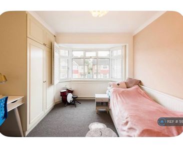 4 bedroom semi-detached house to rent - Photo 4