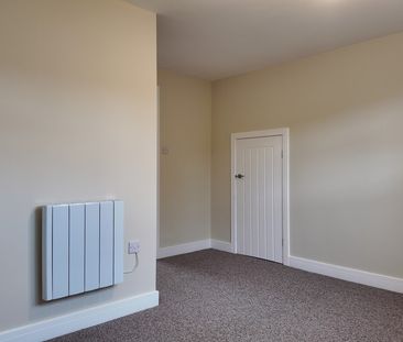 1 bedroom Apartment to let - Photo 2