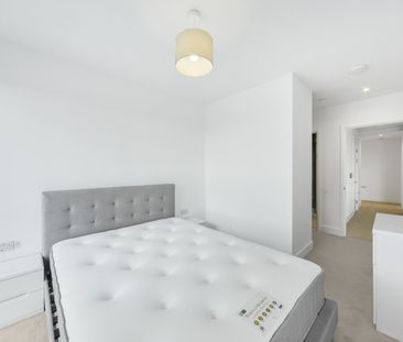 2 Bed Flat, Hewson Way, SE17 - Photo 2