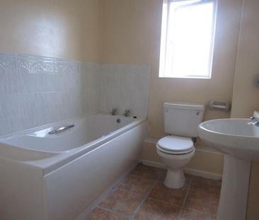 3 bedroom semi-detached house to rent - Photo 6