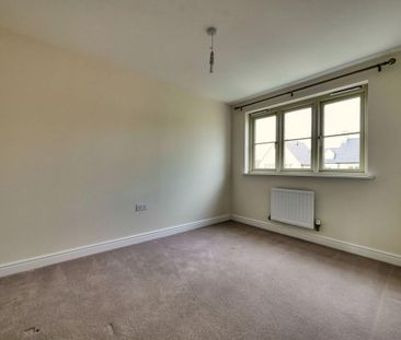 4 bedroom end of terrace house to rent - Photo 2