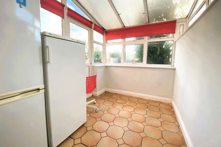 6 bedroom semi-detached house to rent - Photo 3