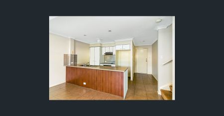 Modern Townhouse in Quiet Off Street Location - Photo 5