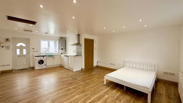 Studio to rent - Photo 1