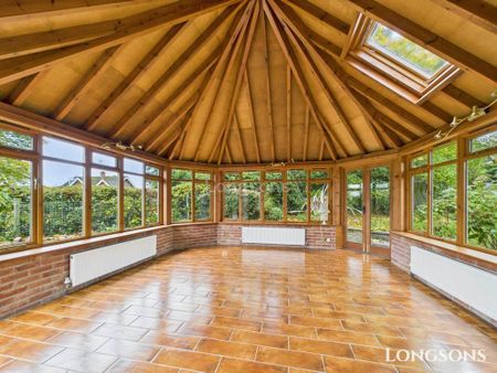 4 bedroom detached house to rent - Photo 2