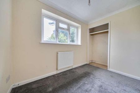 Edward Avenue, Camberley, GU15 - Photo 4