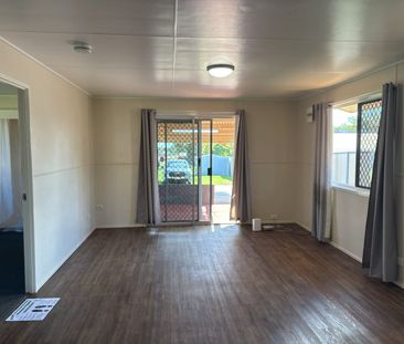 Crawford 2 bedroom + Study home on large block of land - Photo 1