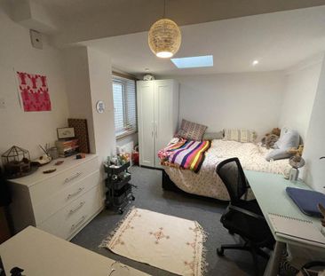 3 bedroom flat to rent - Photo 3