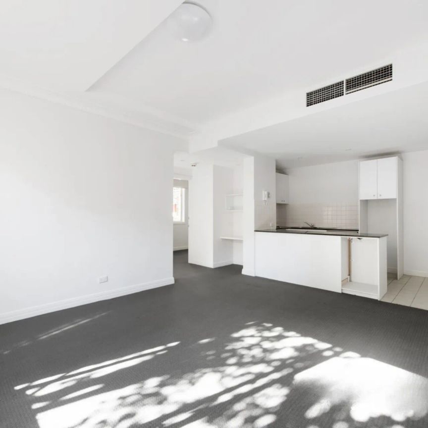 Apartment with Courtyard in Stunning South Yarra! - Photo 1